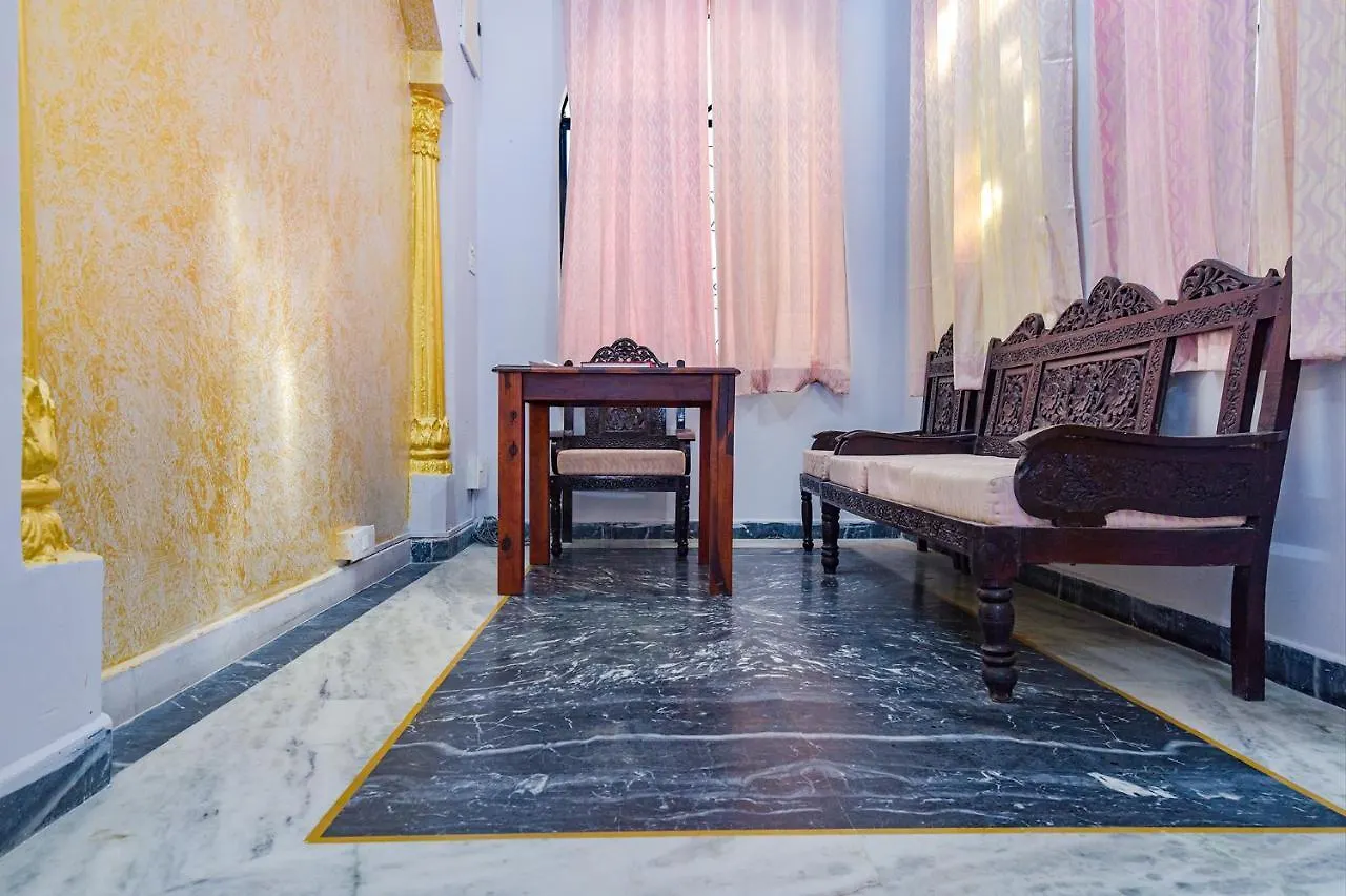*** מלון אודייפור Fabhotel The Castle Homestay I הודו